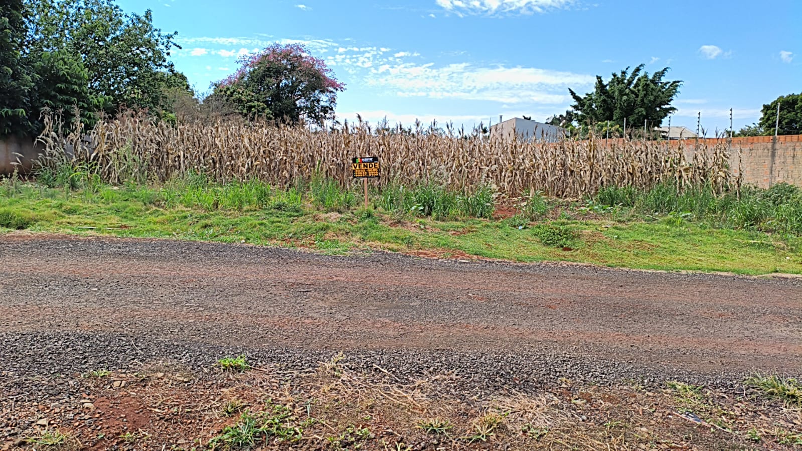 TERRENO NO CONDOMÍNIO DE CHÁCARA IDEAL